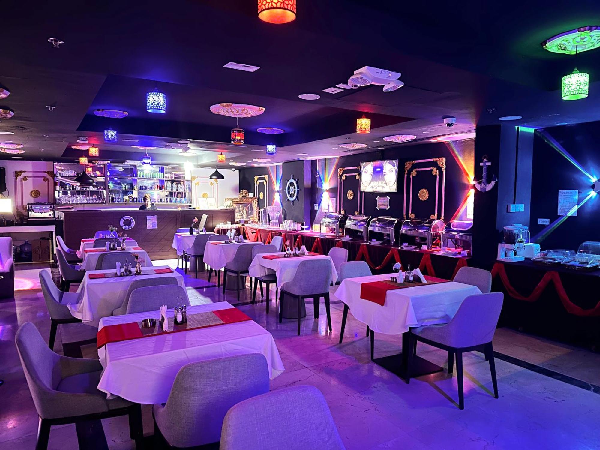 The Victory Hotel Doha Exterior foto